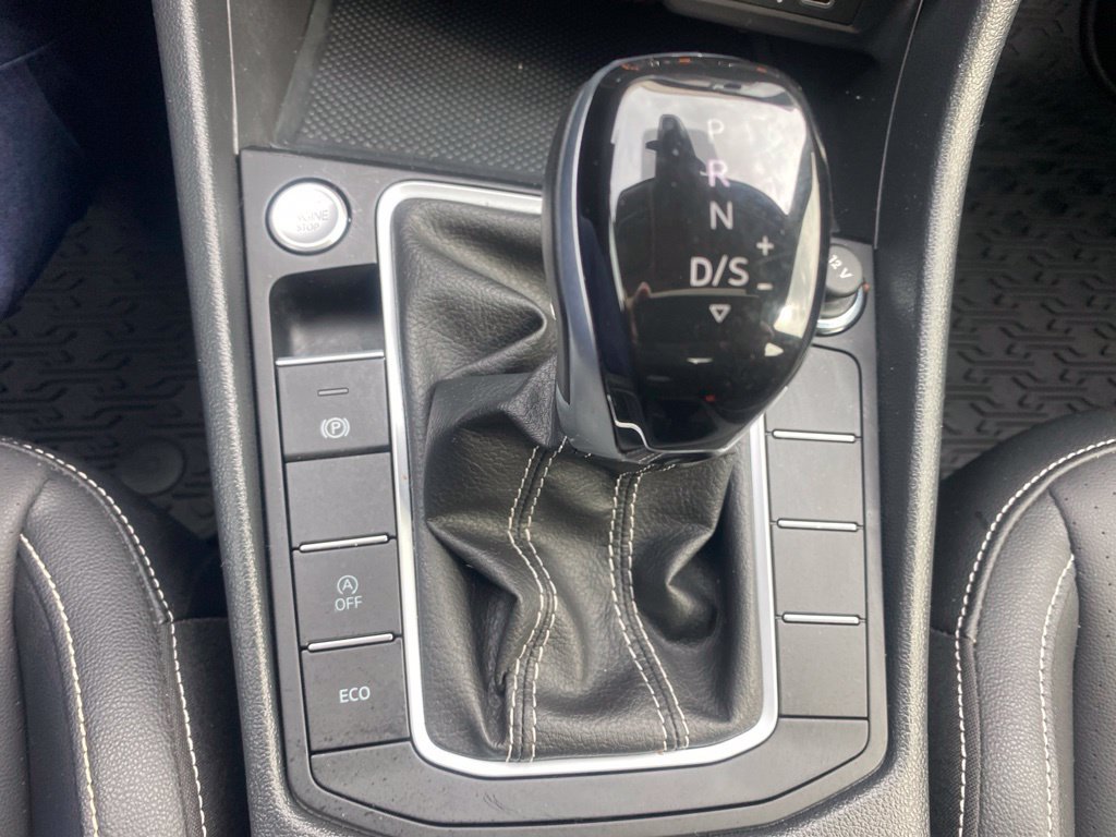Used 2024 Volkswagen Jetta SE w/ Panoramic Sunroof Package FWD image 17