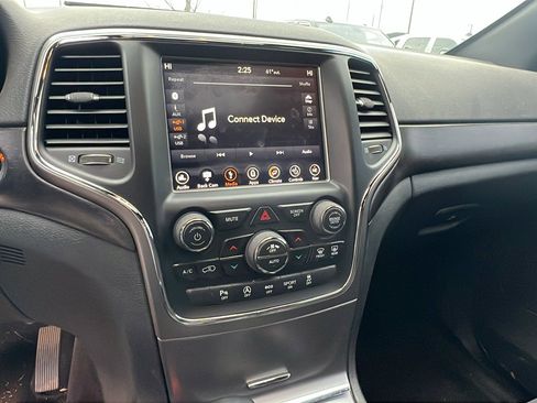 Used 2018 Jeep Grand Cherokee Laredo image 30