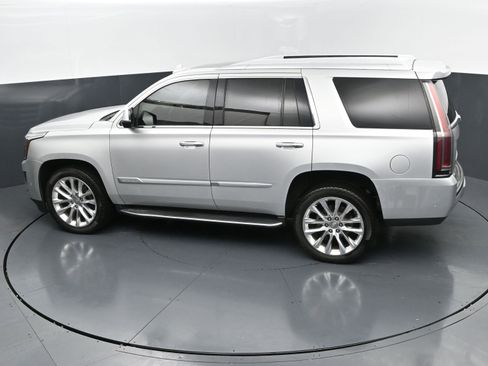 Used 2019 Cadillac Escalade Premium Luxury AWD/4WD image 29