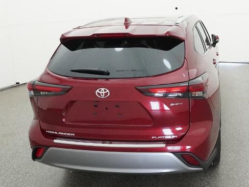 New 2026 Toyota Highlander Platinum image 7
