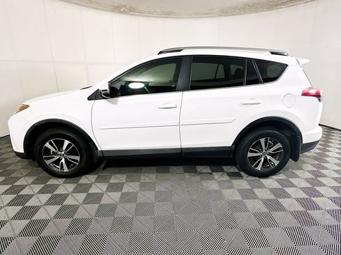 Used 2018 Toyota RAV4 XLE FWD image 6