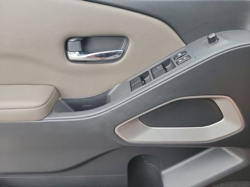 Used 2022 Nissan Frontier SV image 15