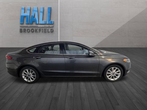 Used 2017 Ford Fusion SE w/ Fusion SE Technology Package image 6