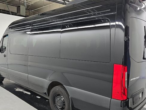 Used 2024 Mercedes-Benz Sprinter 2500 image 6