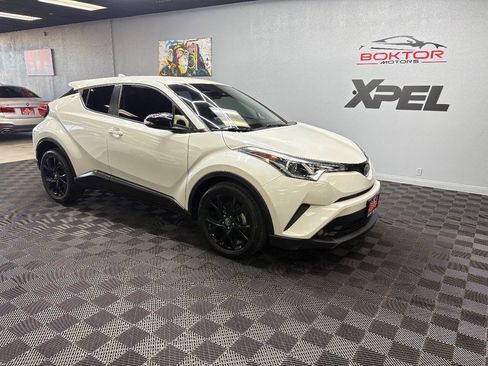 Used 2018 Toyota C-HR XLE image 2