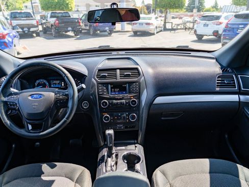 Used 2017 Ford Explorer XLT FWD image 24