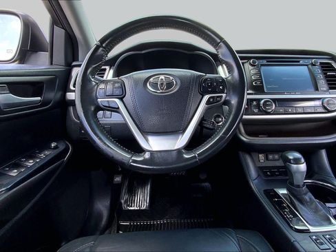Used 2017 Toyota Highlander XLE FWD image 6