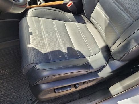 Used 2020 Honda CR-V Touring image 12