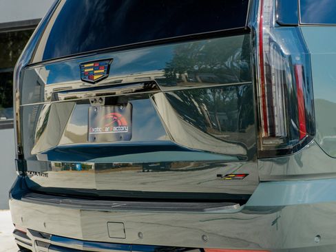 Used 2025 Cadillac Escalade V w/ LPO, ONYX Package AWD/4WD image 43