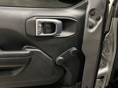 Used 2021 Jeep Wrangler Sport AWD/4WD image 14