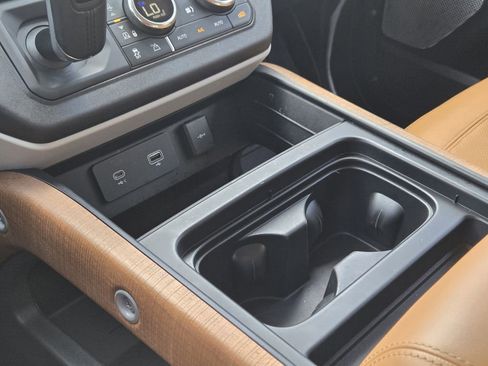Used 2023 Land Rover Defender 130 First Edition AWD/4WD image 9