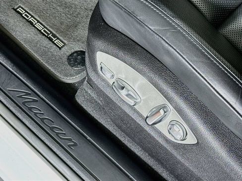 Certified 2025 Porsche Macan AWD/4WD image 27
