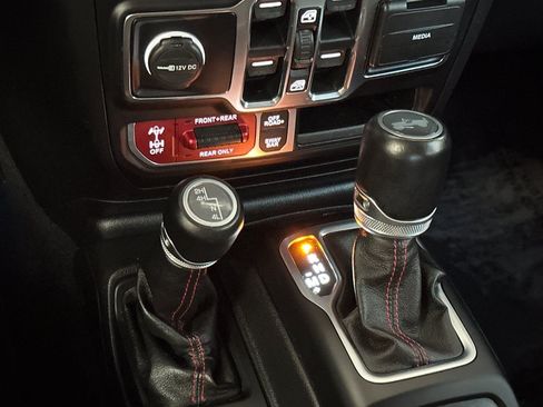 Used 2021 Jeep Wrangler Unlimited Rubicon w/ Uconnect 4C Nav & Sound Group AWD/4WD image 25