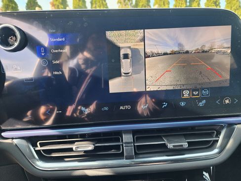 New 2026 Chevrolet Equinox EV LT image 32