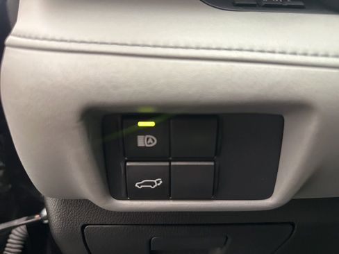 Used 2021 Toyota Highlander XLE image 30