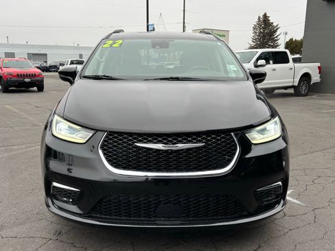 Used 2022 Chrysler Pacifica Touring-L image 2