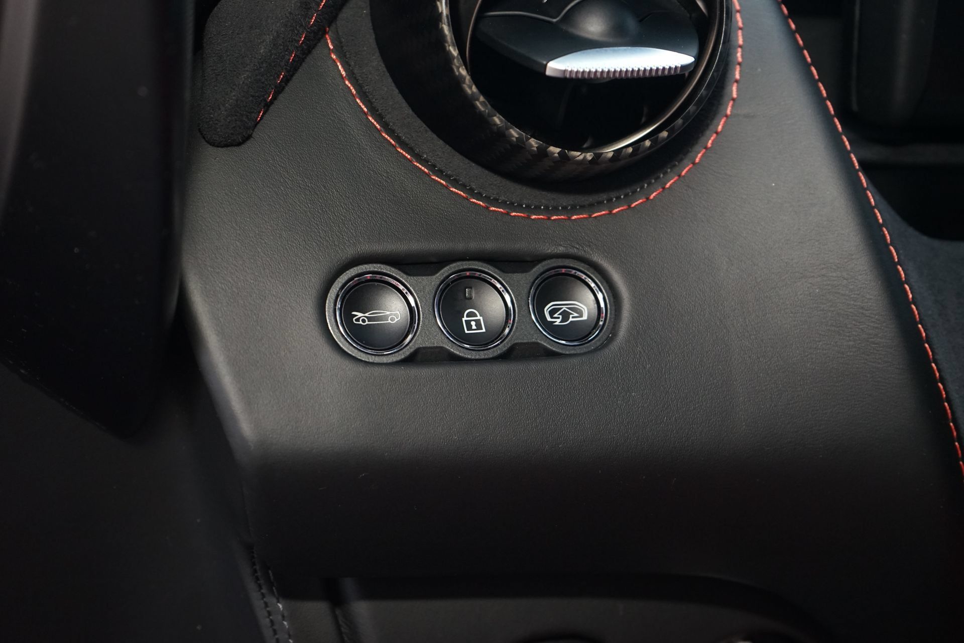 Used 2018 McLaren 720S Performance RWD image 33
