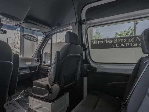 Used 2025 Mercedes-Benz Sprinter 2500 image 28