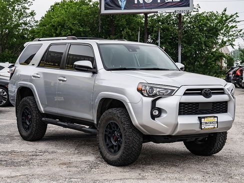 Used 2022 Toyota 4Runner SR5 RWD image 3