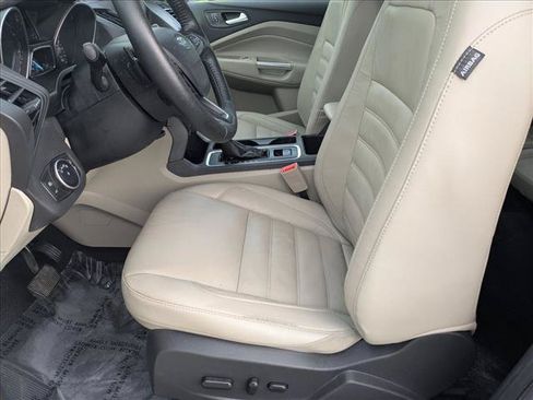 Used 2017 Ford Escape SE w/ SE Leather Comfort Package FWD image 16