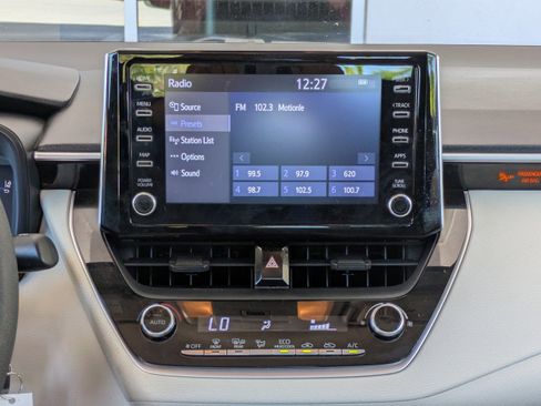 Used 2020 Toyota Corolla LE FWD image 15