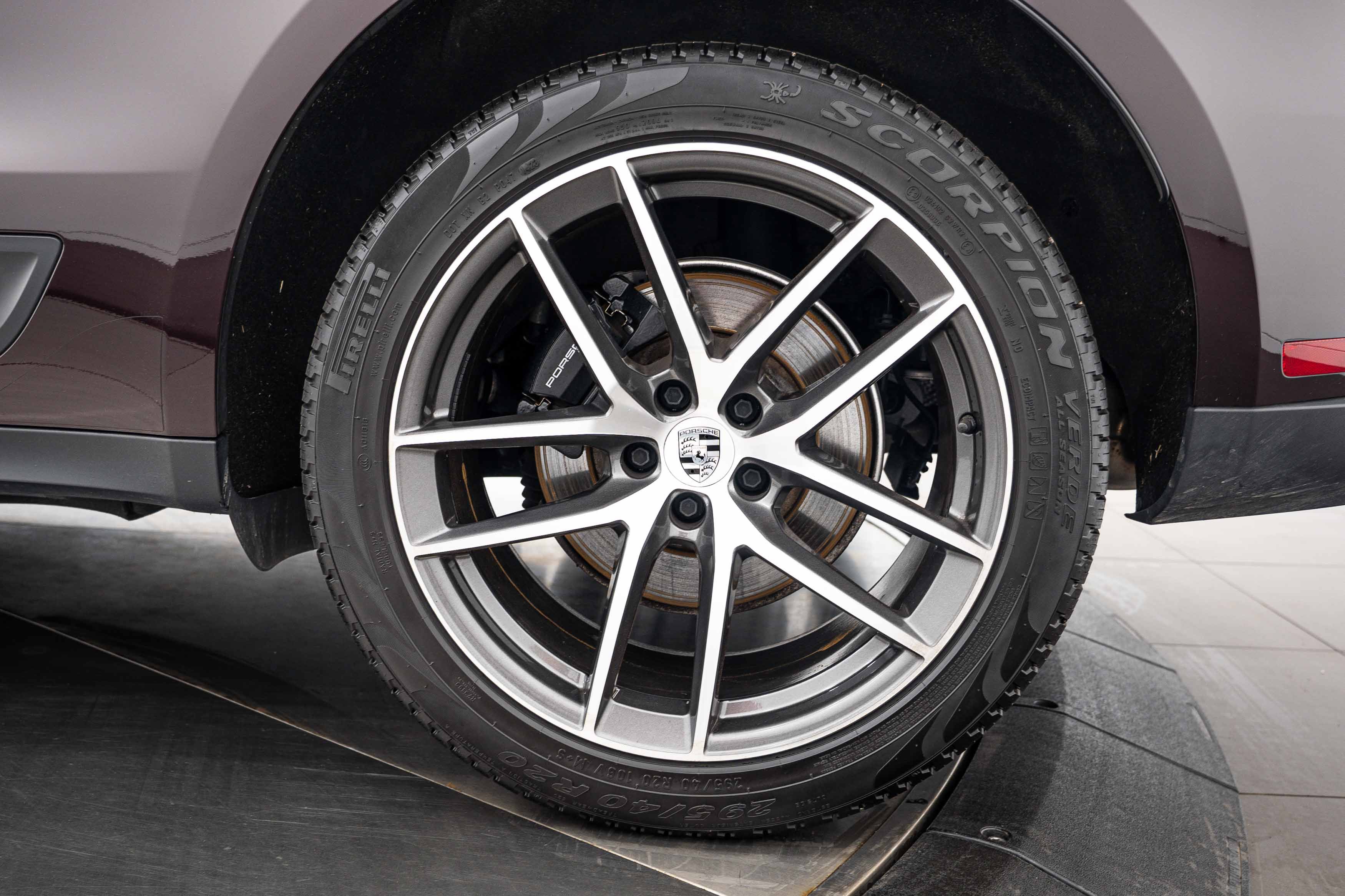 Certified 2023 Porsche Macan AWD/4WD image 11