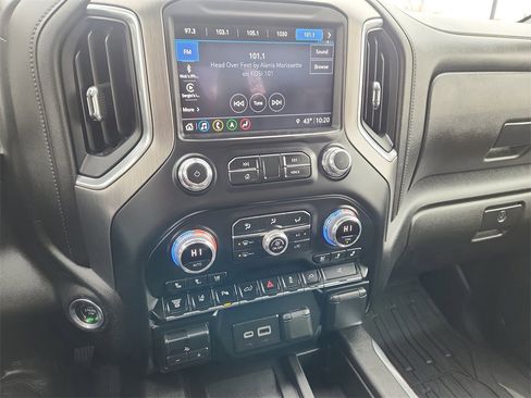 Used 2022 GMC Sierra 3500 Denali w/ Denali Ultimate Package image 9