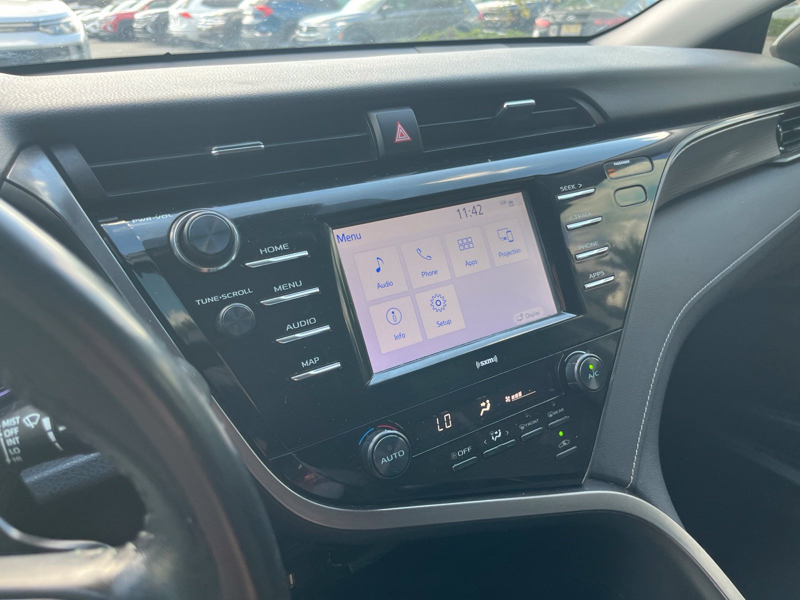 Used 2020 Toyota Camry SE FWD image 22