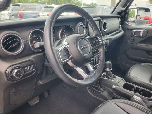 Used 2018 Jeep Wrangler Unlimited Sahara AWD/4WD image 12