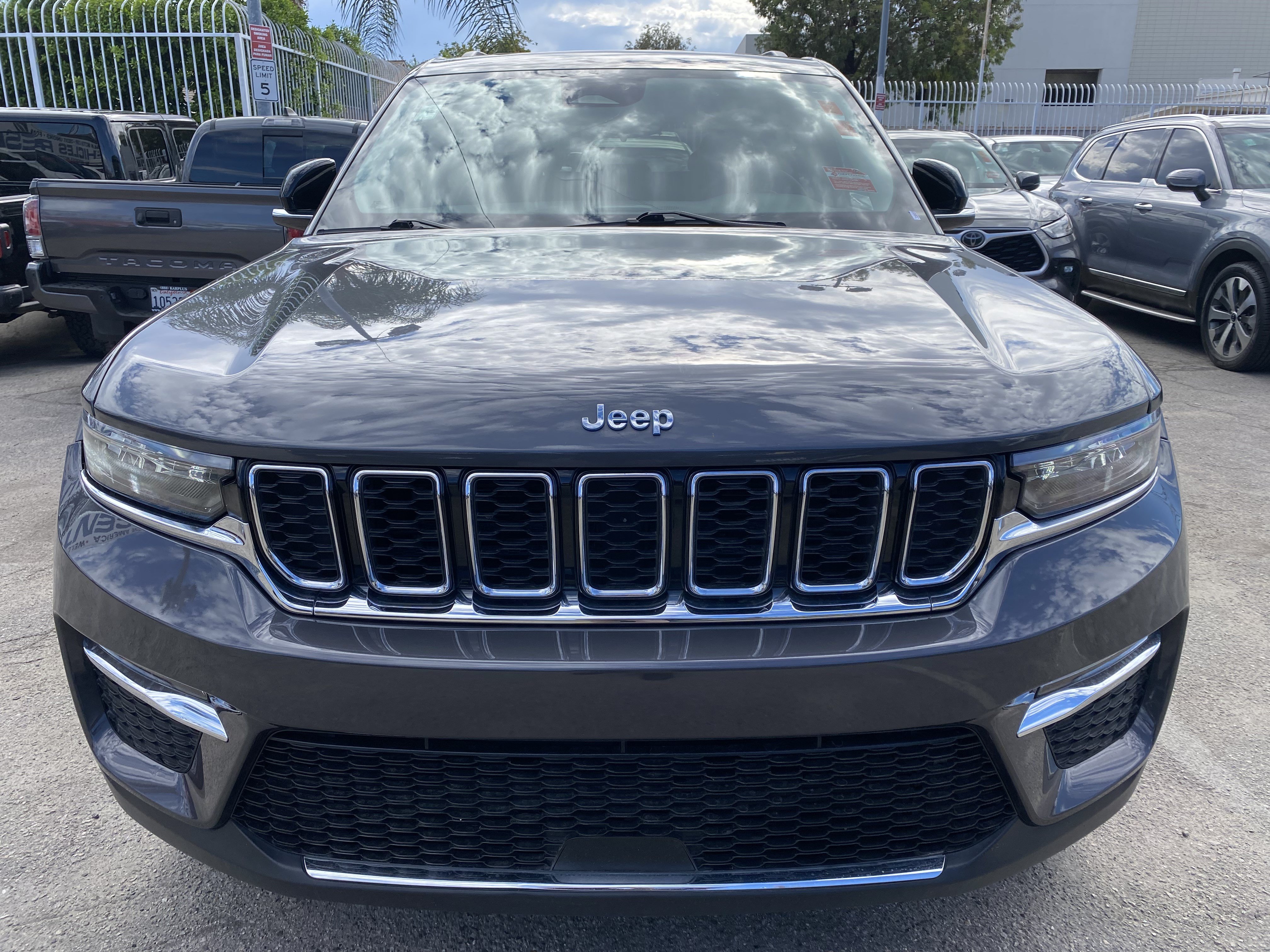 Used 2022 Jeep Grand Cherokee Limited 4xe AWD/4WD image 2