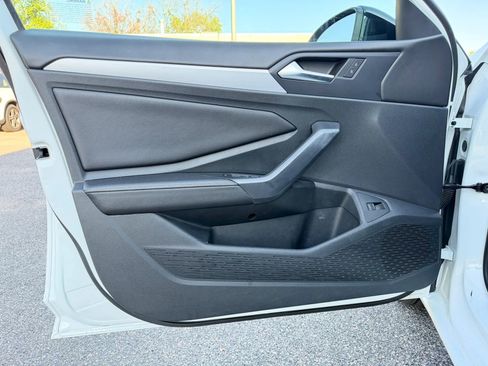 Used 2025 Volkswagen Jetta Sport image 32