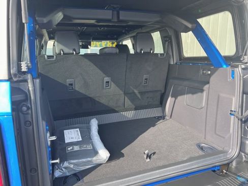 Used 2022 Ford Bronco Badlands image 9