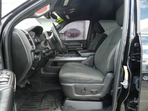 Used 2019 RAM 2500 Big Horn w/ Black Appearance Package AWD/4WD image 2
