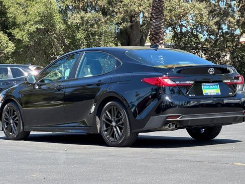 Used 2025 Toyota Camry SE FWD image 5