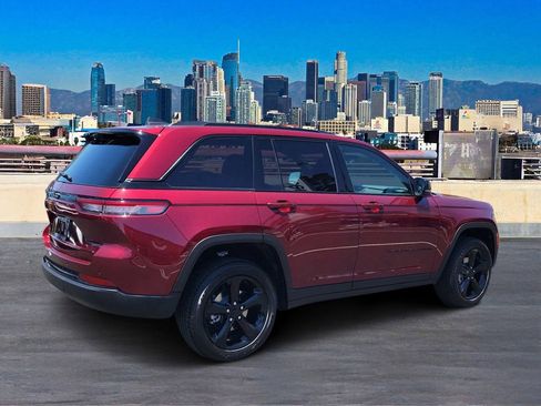 New 2025 Jeep Grand Cherokee Altitude image 4