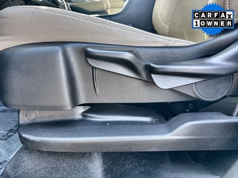 Used 2022 Chevrolet Traverse LS image 21