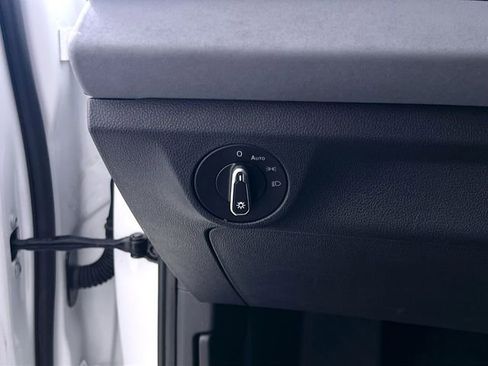 Used 2025 Volkswagen Jetta SE w/ Sunroof Package image 26