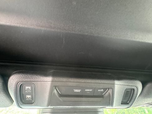 Used 2025 Jeep Wrangler Unlimited Sahara w/ Safety Group AWD/4WD image 25