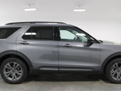 Used 2023 Ford Explorer XLT w/ Equipment Group 202A image 11