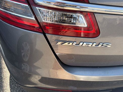 Used 2013 Ford Taurus Limited FWD image 11