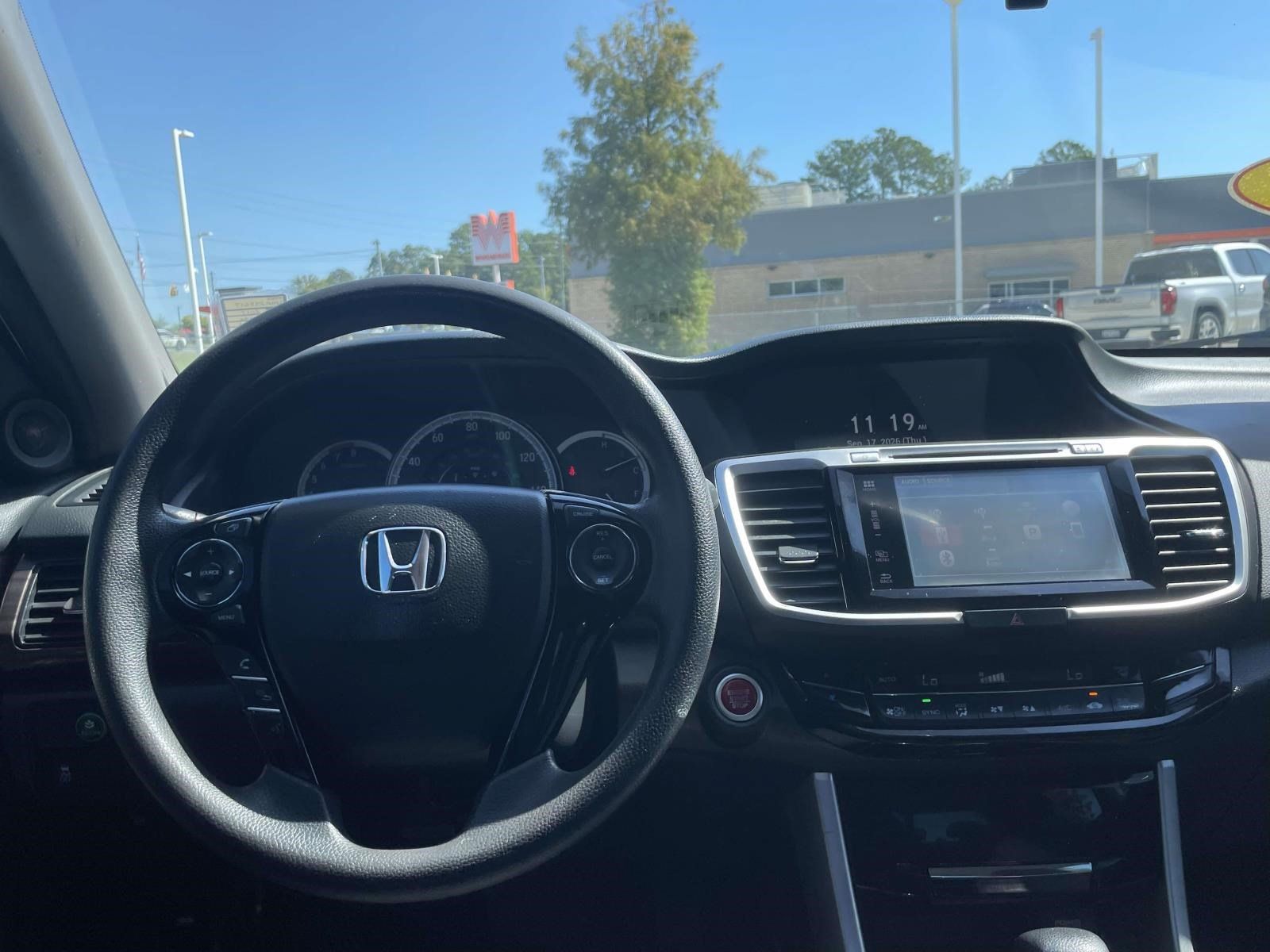 Used 2017 Honda Accord EX image 11