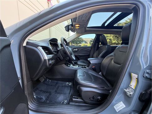 Used 2015 Jeep Cherokee Trailhawk w/ Comfort/Convenience Group AWD/4WD image 7