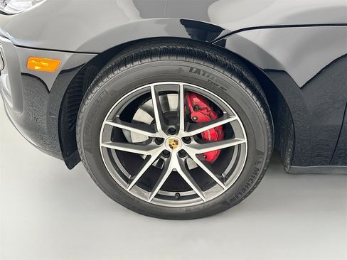 Certified 2023 Porsche Macan S w/ Premium Package Plus image 11