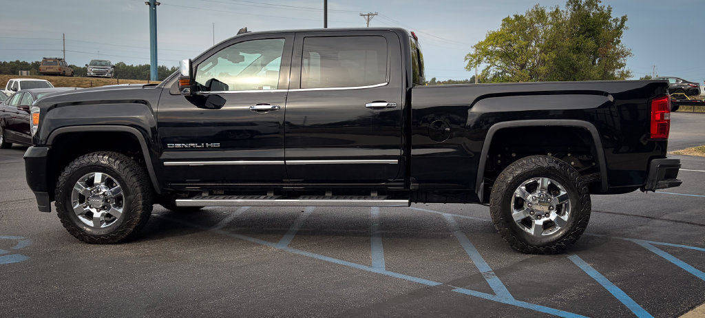 Used 2016 GMC Sierra 3500 Denali w/ Duramax Plus Package AWD/4WD image 22
