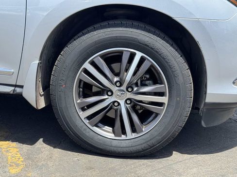 Used 2019 INFINITI QX60 Luxe w/ Essential Package FWD image 6
