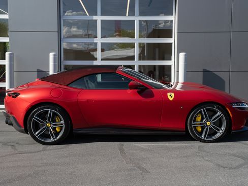 Used 2024 Ferrari Roma Spider image 13