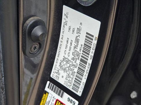 Used 2021 Toyota Tacoma Limited image 21