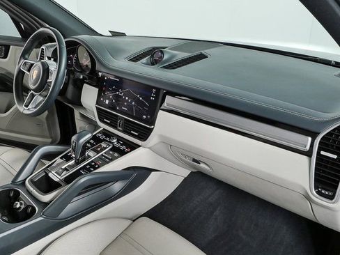Certified 2023 Porsche Cayenne Platinum Edition image 26