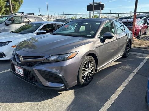 Used 2023 Toyota Camry SE FWD image 2