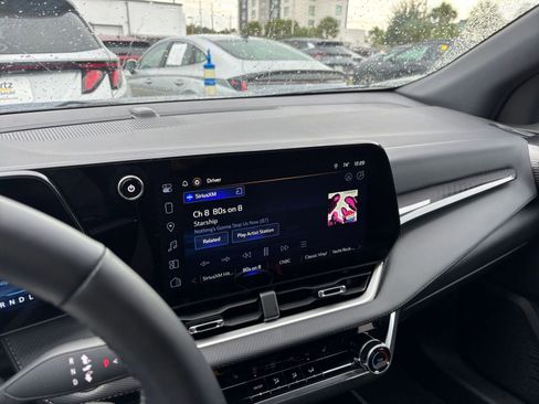 Used 2025 Chevrolet Equinox LT image 22